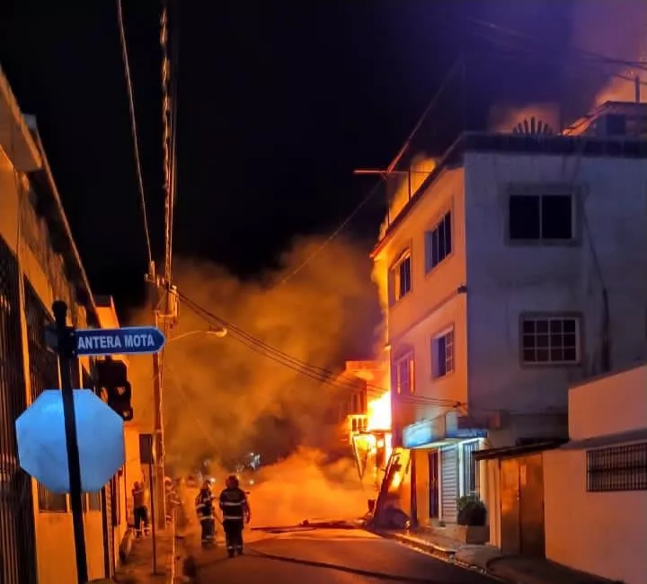 Incendio destruye dos viviendas en Puerto Plata