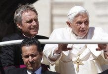Benedicto XVI está “lúcido” aunque grave, dice el Vaticano