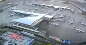 Tráfico aéreo en aeropuertos NYC y NJ cae un 77%