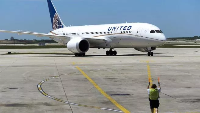 United Airlines empieza a transportar vacunas de Pfizer contra la Covid-19