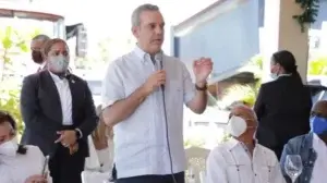 Presidente Luis Abinader anuncia la construcción de un ingenio de alcohol en el municipio de Guerra