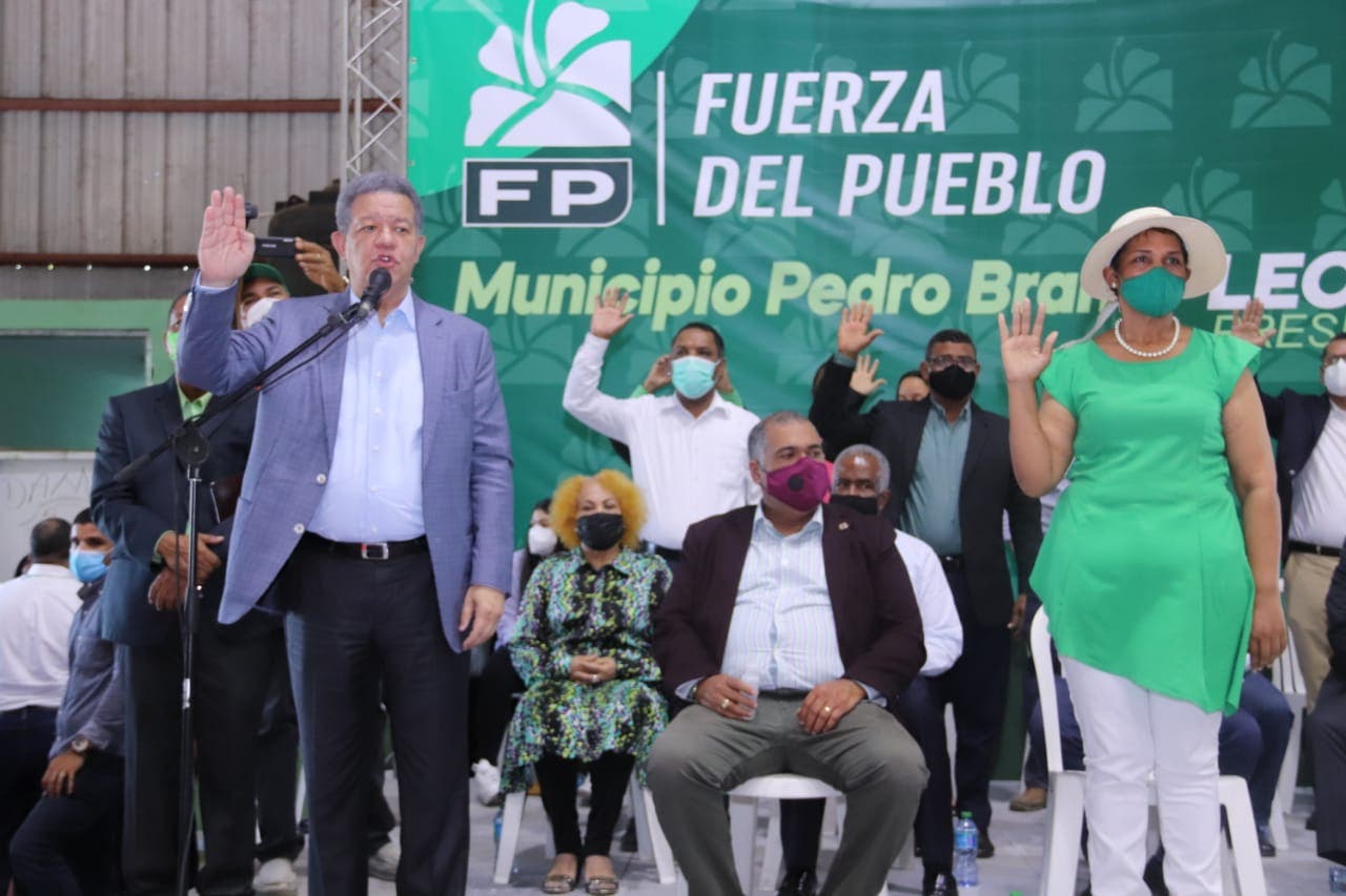 Alcaldesa de La Guáyiga y otros dirigentes de PLD, PRD y PAL pasan a la Fuerza del Pueblo