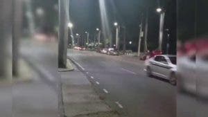 Boquete en la avenida George Washington deja varios vehículos sin neumáticos