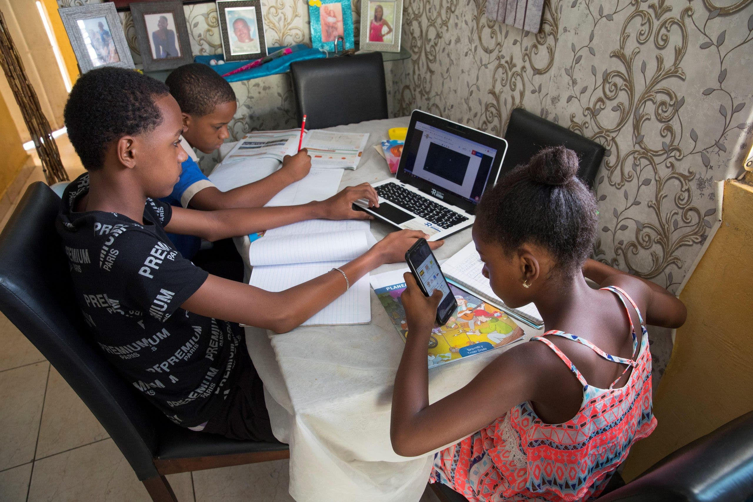 El 83.4 % de los hogares dominicanos no puede pagar internet para la educación virtual, según encuesta