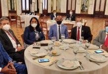 Presidente Abinader almuerza con representantes de distintos partidos políticos