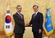 Wang destaca la “robustez” y “vitalidad” de la relación entre Pekín y Seúl
