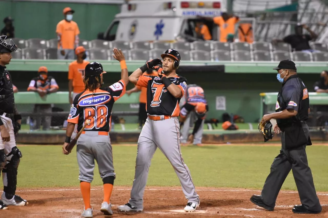 Jonrón de Adames decide victoria Toros sobre Estrellas