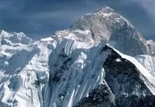 El Everest cierra una temporada con la mitad de muertes y menos escaladores que en 2023