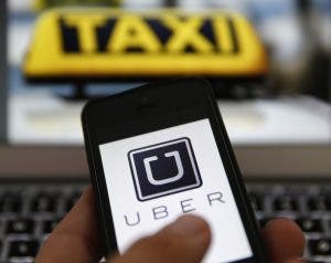 Taxistas en contra de que UBER reciba autorización