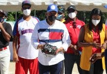 Liga beisbol Luisito Mercedes reconoce y dedica torneo a Radhamés González, director OMSA