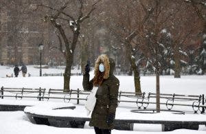 Nueva York se levanta con su mayor nevada en varios años