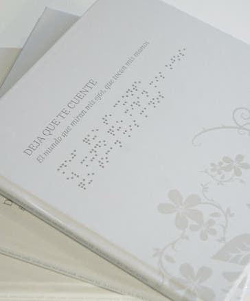 APAP con libro inclusivo con sistema Braille
