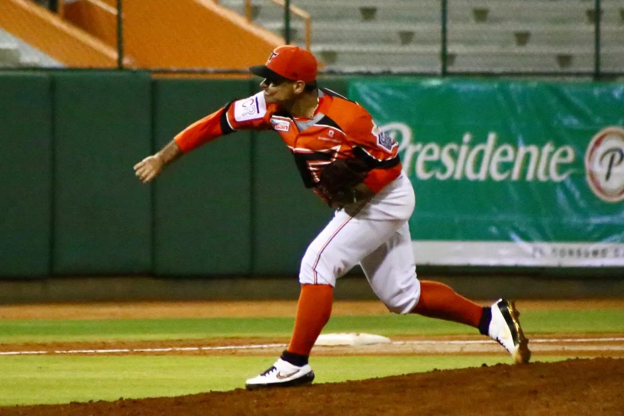 Jorge Martínez domina a las Aguilas en victoria Toros