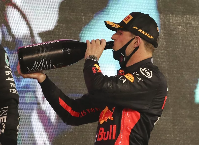 Verstappen para racha  ganadora  Mercedes en F1