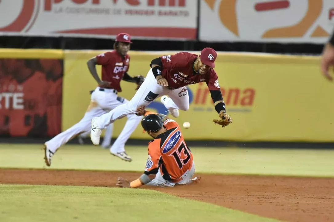 Toros caen ante los Gigantes en SFM