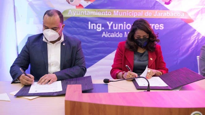 CONANI firma acuerdo con la Alcaldía de Jarabacoa