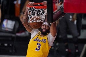 Davis y los Lakers acuerdan una extensión de 3 años y $186 millones