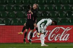 El Real Madrid se deja dos puntos en su visita al Elche (1-1)