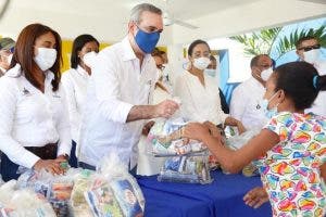 Abinader anuncia 1600 viviendas y entrega centro de aislamiento para pacientes de Covid-19 en Azua