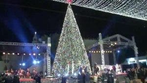 Belén da inicio a las celebraciones de Navidad con el encendido del árbol