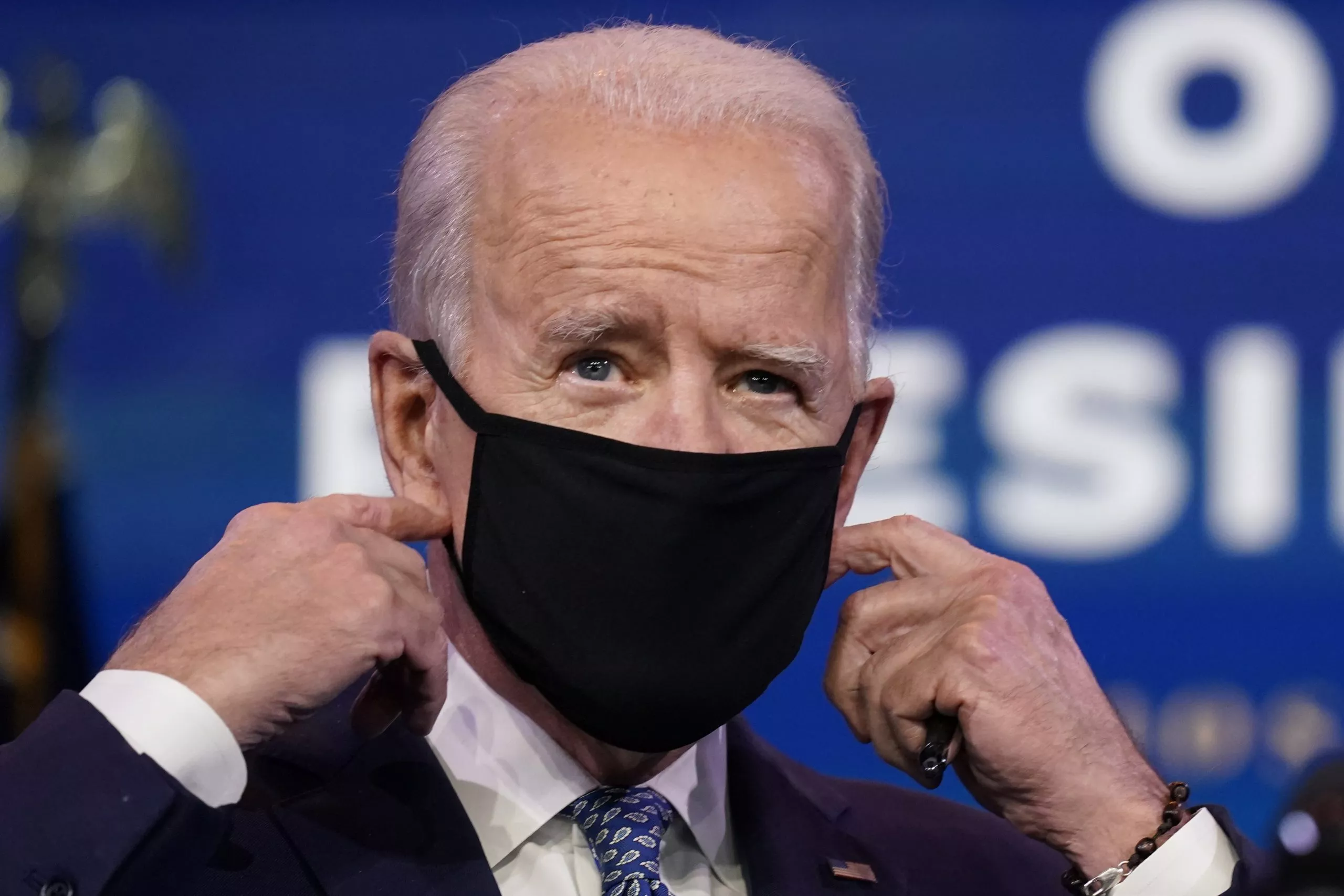 Biden dice que los días más oscuros de la pandemia “están por llegar” en EEUU