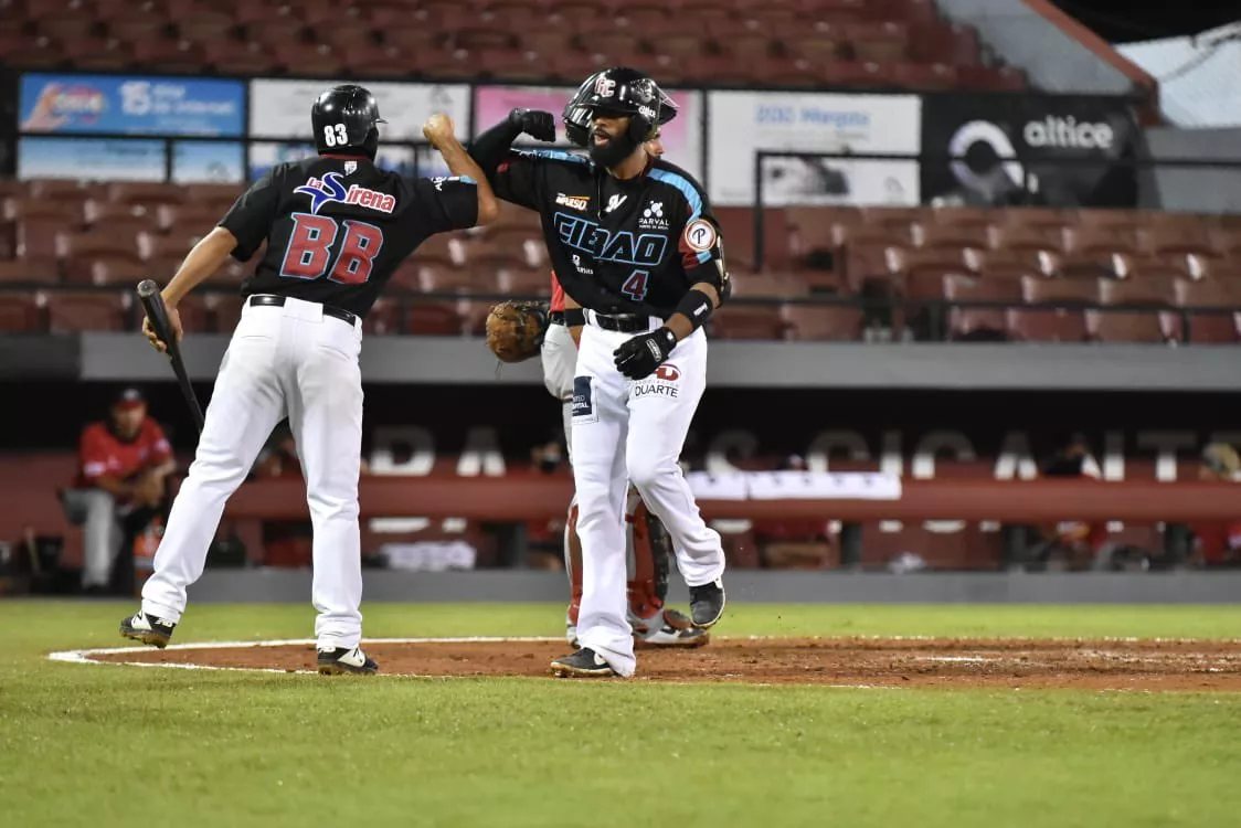 Los Gigantes del Cibao hicieron valer su supremacía ante Leones del Escogido