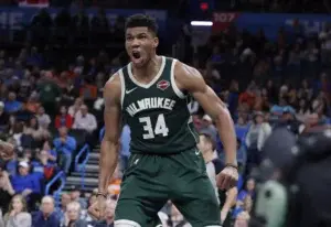 Giannis Antetokounmpo se queda con los Bucks, con extensión supermax de $228 millones