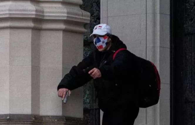 Hombre disparó durante concierto en Nueva York tenía mascarilla con bandera de RD