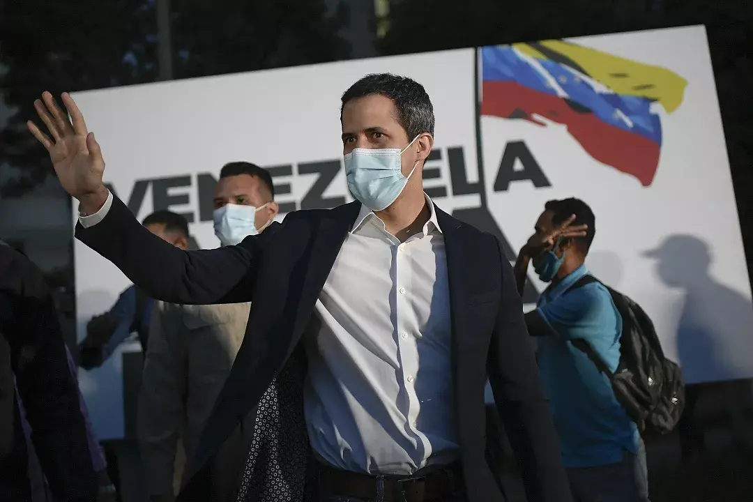 Guaidó y López denuncian “el fraude electoral” del domingo en Venezuela