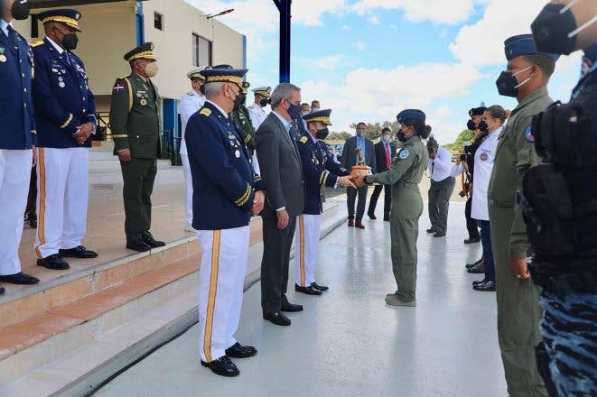 Presidente Abinader encabeza graduación de cadetes de la Fuerza Aérea