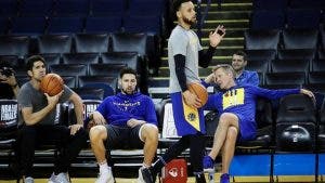 Los Warriors paran comienzo de sus entrenamientos por 2 positivos de covid-19