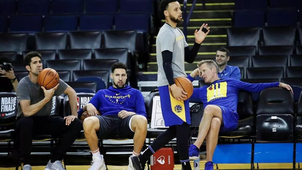 Los Warriors paran comienzo de sus entrenamientos por 2 positivos de covid-19