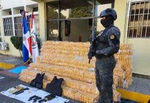 Autoridades decomisaron armas y pertrechos militares; además de 1, 145 paquetes de cocaína en Puerto Caucedo