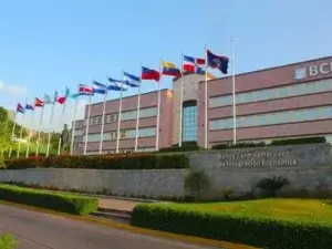 El BCIE concede préstamo y abre oficinas en República Dominicana