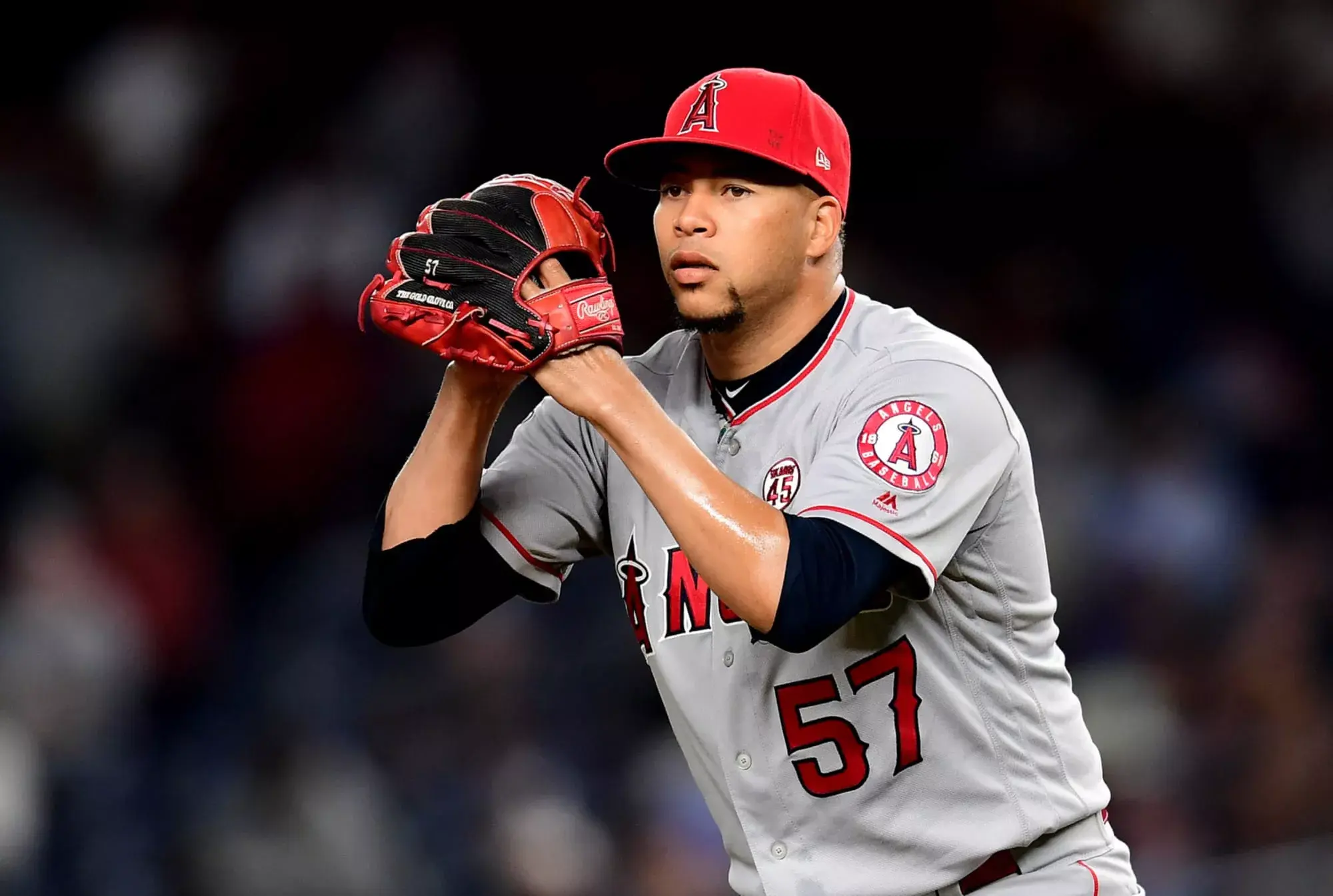 Los Mellizos otorgaron contrato al relevista dominicano Hansel Robles