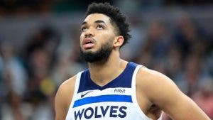 Anthony Towns reconoce que será complicado jugar, luego de perder a su madre