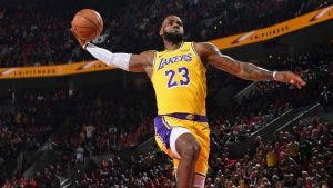 LeBron James amplía su contrato con los Lakers por dos años y 85 millones