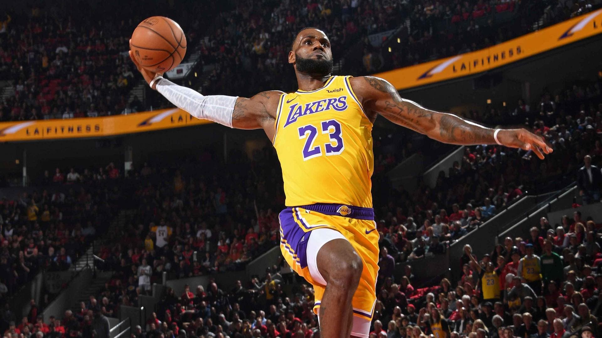 LeBron James amplía su contrato con los Lakers por dos años y 85 millones