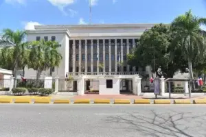 Ministerio de Educación pospone para el martes acto de cierre año escolar