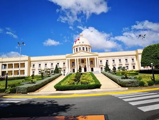 Terrenos del Palacio Nacional aún figuran como propiedad de la familia Trujillo