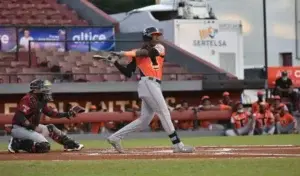 Toros del Este vencen 6-2 a los Tigres del Licey, se consolidan como líderes