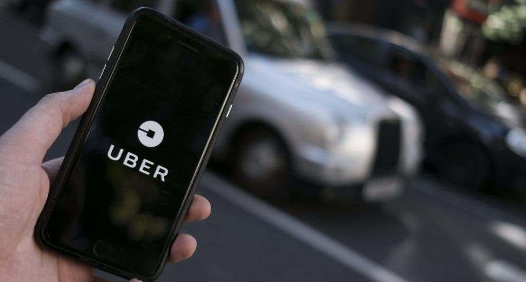 Uber confirma que se registrará como empresa de red de transporte