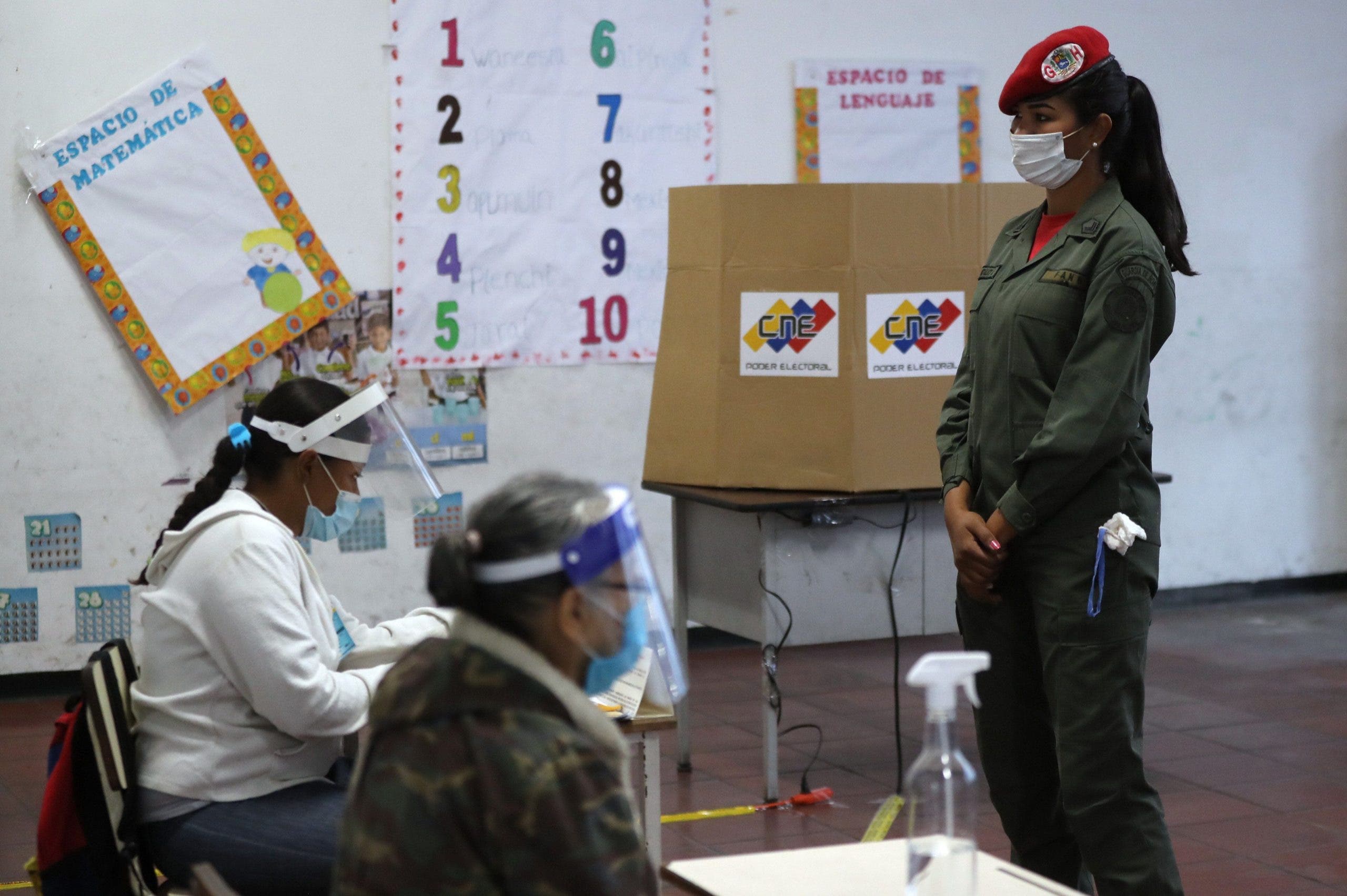 Abren los centros de votación en Venezuela para las elecciones al Parlamento