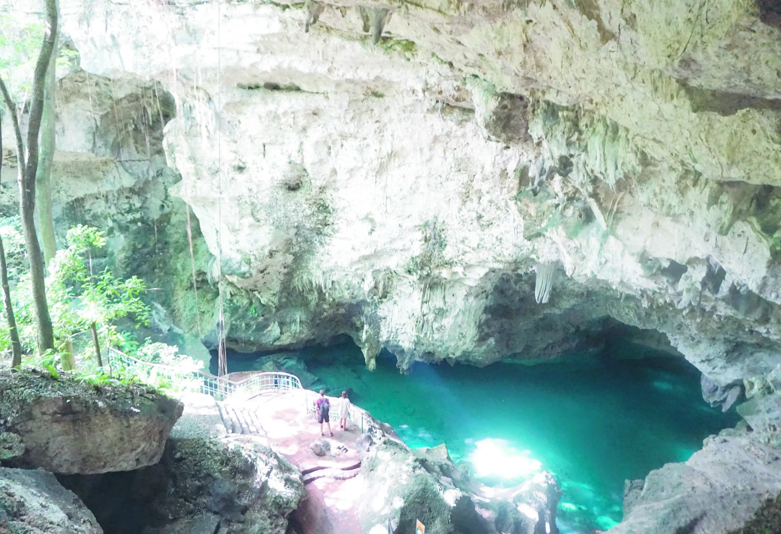 Cueva de los Tres Ojos, impactante monumento natural que conquista