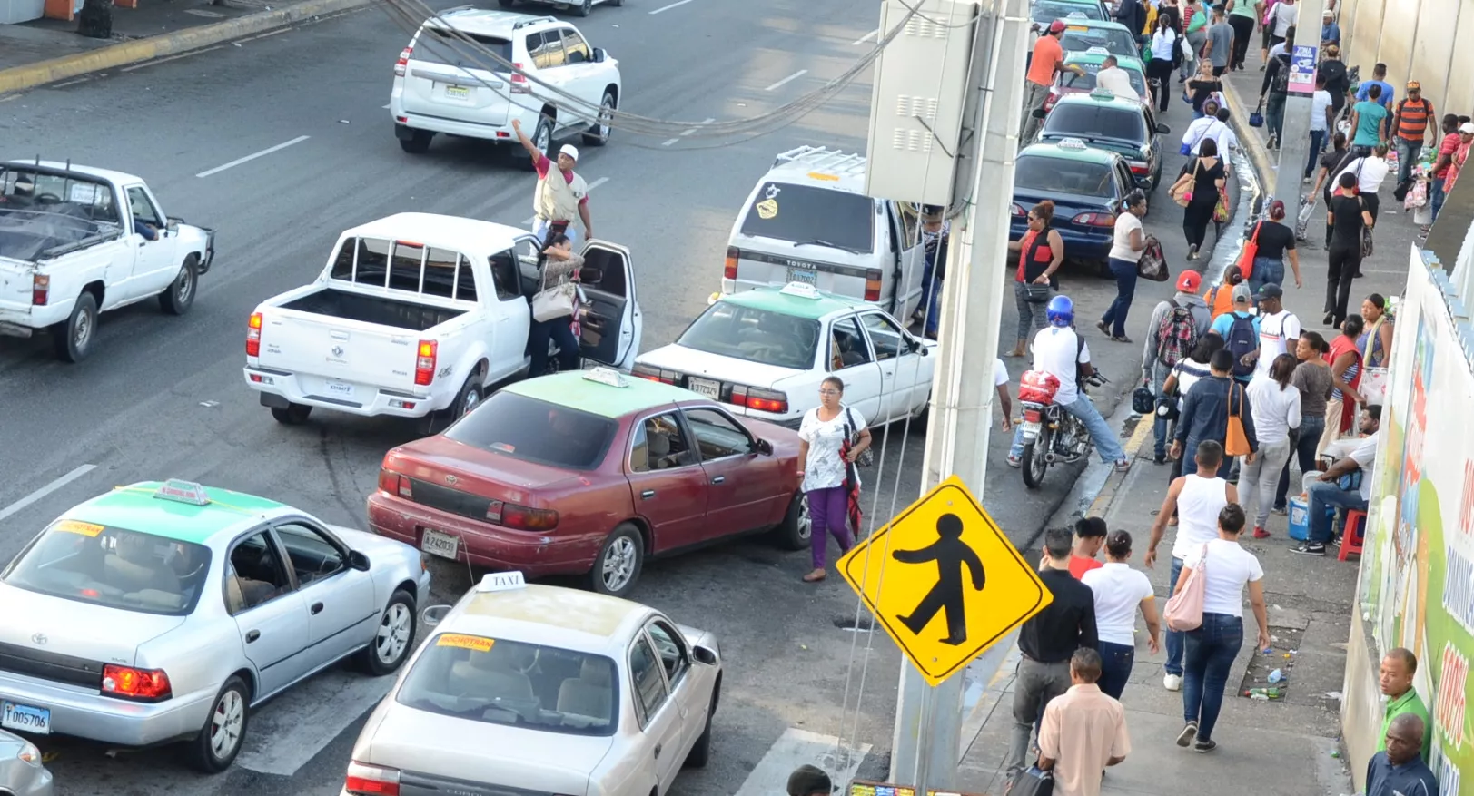 Costo y limitación horas transporte afectan a pasajeros