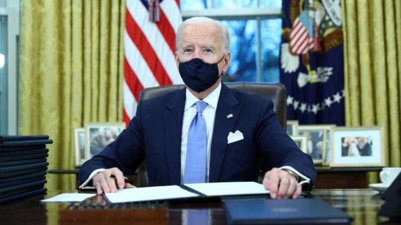 Biden asume la presidencia: qué se sabe del «muy generoso» mensaje que Trump le dejó a su sucesor en la Casa Blanca