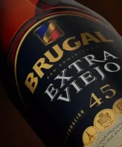 Ron Brugal celebra los 45 años del ron Extra Viejo