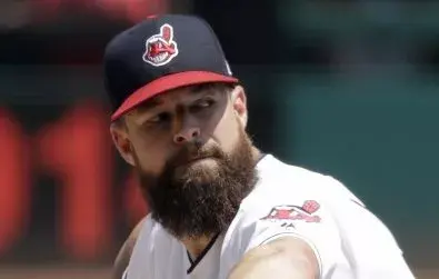 Piratas entran a la carrera por Kluber