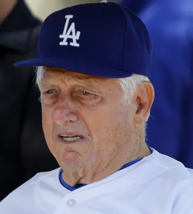 Lasorda, dado de alta hospital en California