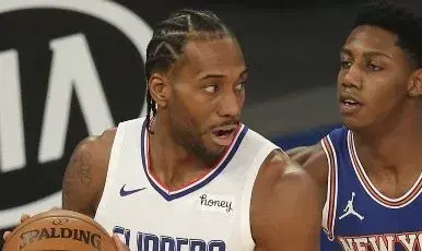 Kawhi destroza la defensa de  Knicks